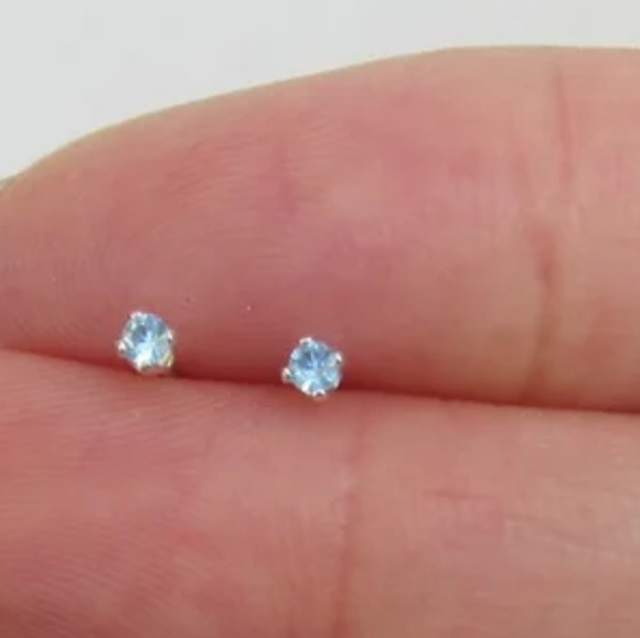 Soft blue jewel tone  diamond style solitaire dainty zirconia stud earrings - Picture 1 of 1